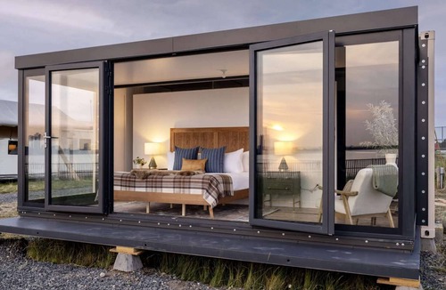 Manhattan Cabin | Skyline Suite with Statue of Liberty Views