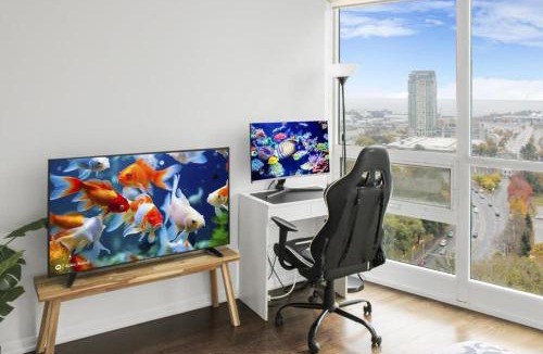 Fort York Apartment | Skyline Suites - Steps to CN Tower Coronation Park TTC - Free Parking