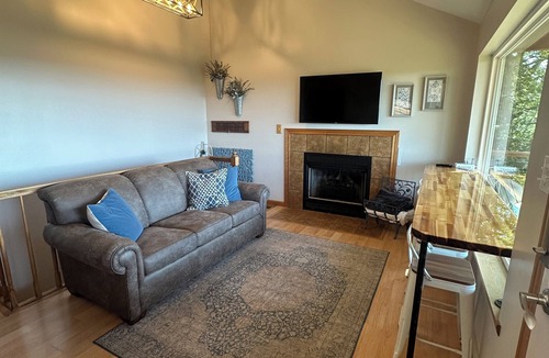 Alto Pass Cabin | Skyline View Cabins - Panoramic Skycapes and Spectacular Vista Views Await YOU!