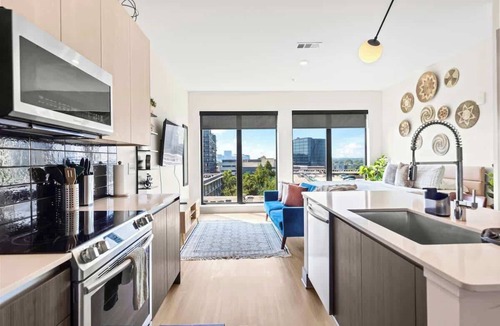 Home Park Apartment | Skyline View Serene Oasis