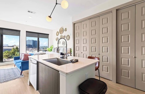 Home Park Apartment | Skyline View Serene Oasis