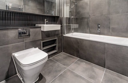 Stratford and New Town Apartment | Skyline Views 1 Bed Apartment Sleeps 2