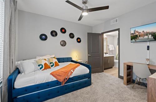 West End Apartment | Skyline Views & PoolMins to Vanderbilt