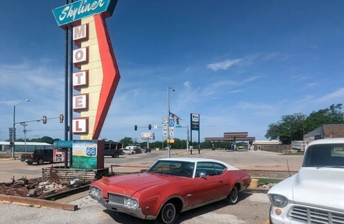 Stroud Hotel | Skyliner Motel