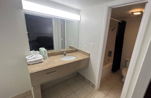 East Congress Hotel | Skylite inn
