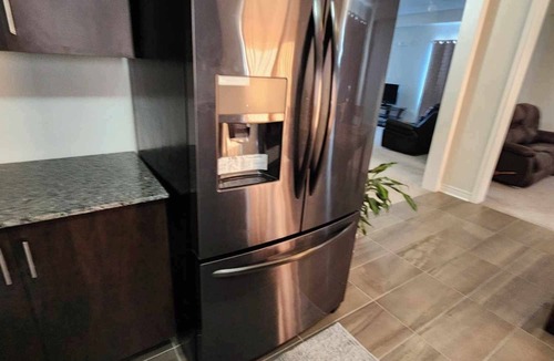 Welland House | SkyNest Retreat: Stunning Views, Comfy Amenities