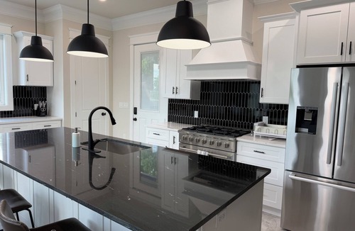 Edgehill House | Skyrise Stay - New 5-Story w/Rooftop Bar, Hot Tub, Elevator & Skyway Bridge