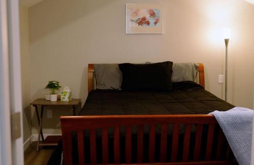 Monroe House | Skyriver Escape Riverfront With Hot Tub