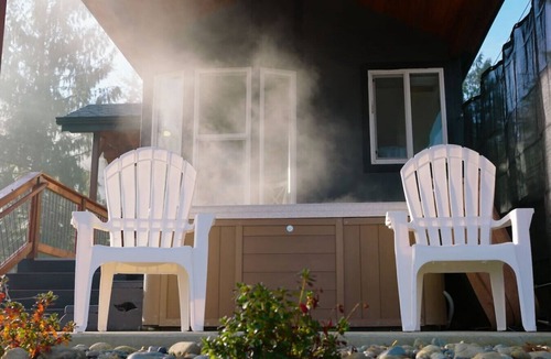 Monroe Apartment | Skyriver Escape Riverfront Hot Tub Relax!