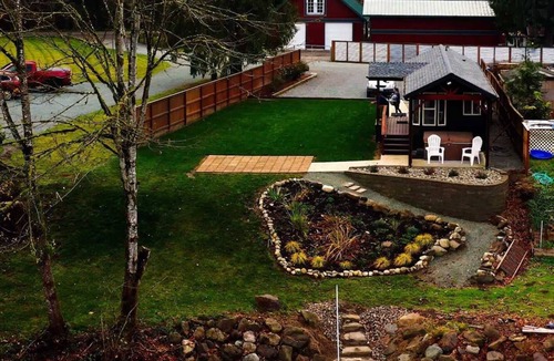 Monroe House | Skyriver Escape | Riverfront | Hot Tub | Relax!