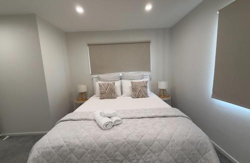 Manurewa Villa | SkyStars Brand New Skyline Haven