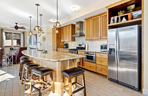 Black Mountain House | Skytop Chalet | Pet Friendly, Hot Tub & Stunning Mountain Views!