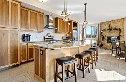 Black Mountain House | Skytop Chalet | Pet Friendly, Hot Tub & Stunning Mountain Views!