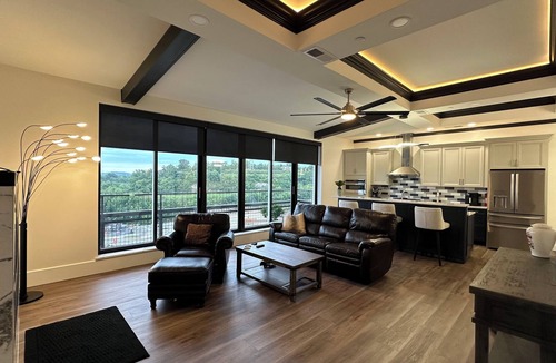 Ashland Condo | Skytower Penthouse Suite 2