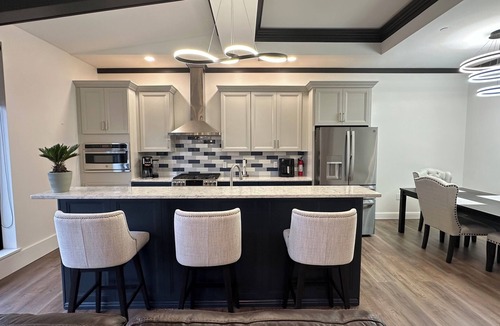 Ashland Condo | Skytower Penthouse Suite 2