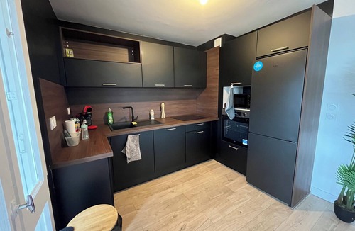 Valence Apartment | Skyview Apartment 4 Bedrooms + Parking