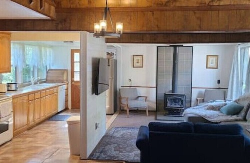 San Lorenzo House | SkyView at Lake Roberts getaway