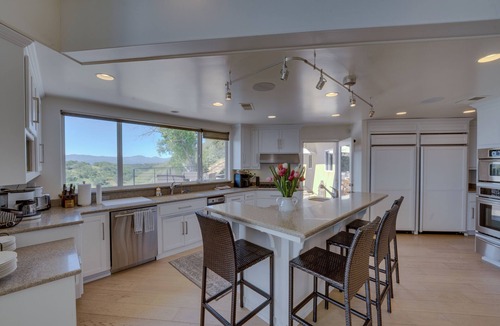 Bradley House | Skyview Ranch at Lake Nacimiento, Across from the Marina!