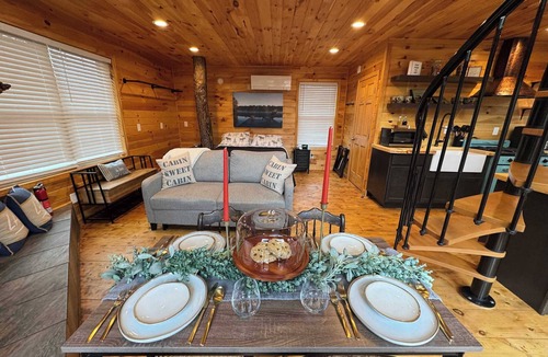 Belgrade House | SkyView Treehouse Lakefront Private Hot Tub