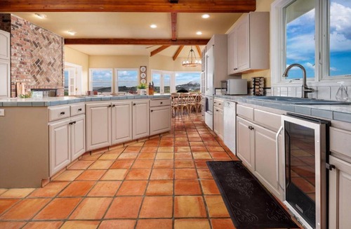 Dundee House | Skyview Villa