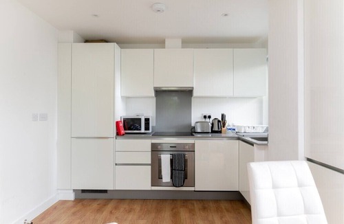 Enfield Apartment | Skyvillion - 1Bed Enfield Flat w/Balcony+Parking