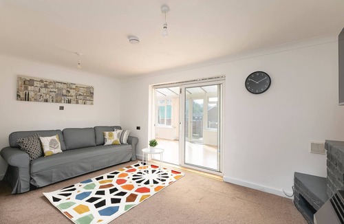 Stevenage Apartment | Skyvillion - 3bed Home W grdn For A Family Getaway