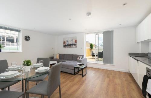 Grange Apartment | Skyvillion - 4 Bed Luxury Apartment with Balcony & Parking