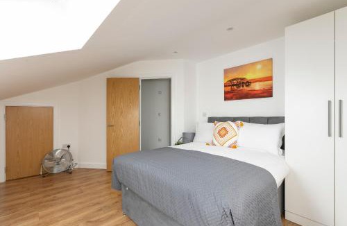 Grange Apartment | Skyvillion - 4 Bed Luxury Apartment with Balcony & Parking