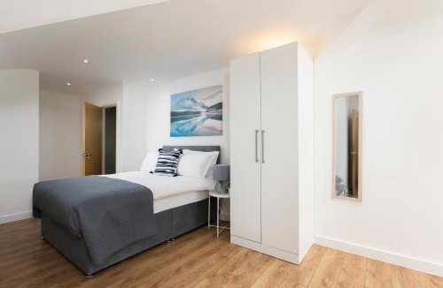 Grange Apartment | Skyvillion - 4 Bed Luxury Apartment with Balcony & Parking