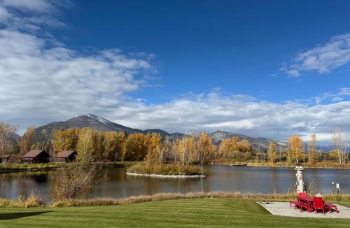 Grantsdale House | SkyWater Cabins