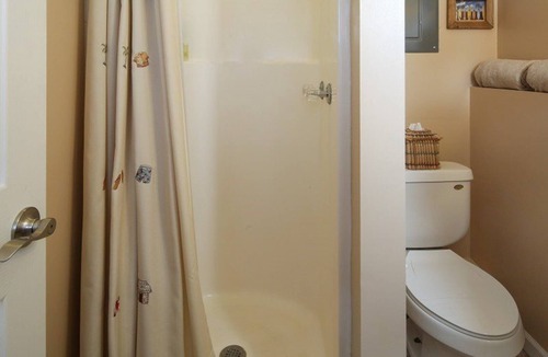 Gravois Mills House | Skywater - Darling Family Oriented 2nd Tier Home with Guest House.