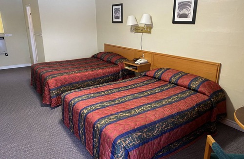 Gravenhurst Hotel | Skyways Motel