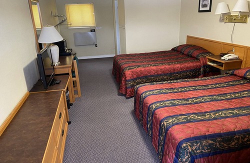 Gravenhurst Hotel | Skyways Motel