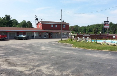 Gravenhurst Hotel | Skyways Motel
