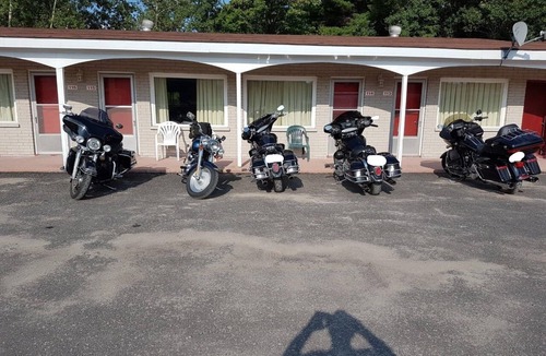 Gravenhurst Hotel | Skyways Motel