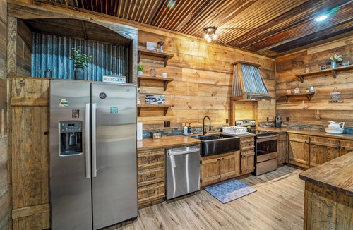 Pennington Cabin | Slab Creek Retreat Indoor Basketball Court Sleeps 36