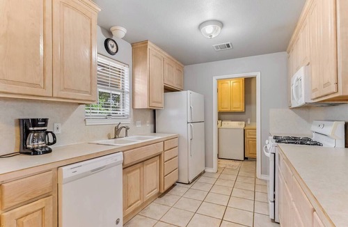 Llano House | Slab Road Hill Country Escape!