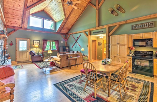 Slatyfork Farm Cabin | Slaty Fork Escape w/Mountain View + Hot Tub!
