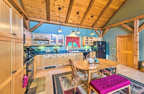 Slatyfork Farm Cabin | Slaty Fork Escape w/Mountain View + Hot Tub!