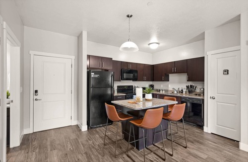 Fairpark Apartment | SLC - Convention - Delta Center - Airport - Hot tub
