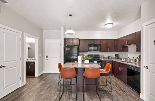 Fairpark Apartment | SLC - Convention - Delta Center - Airport - Hot tub