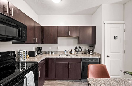 Fairpark Apartment | SLC - Convention - Delta Center - Airport - Hot tub