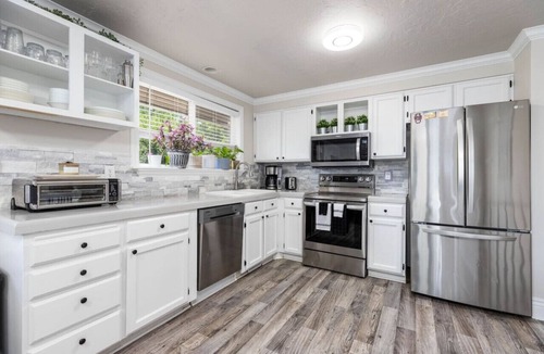 West Jordan House | SLC Pet Friendly Base Camp