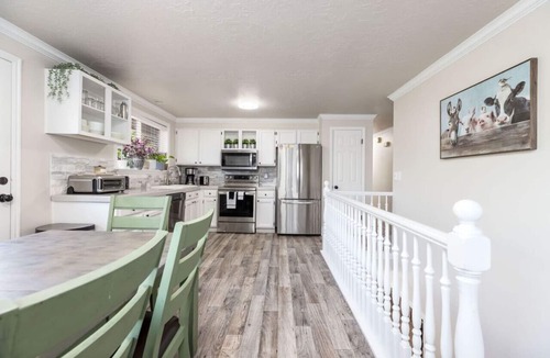 West Jordan House | SLC Pet Friendly Base Camp