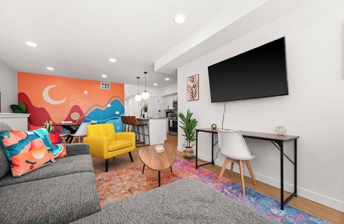 People's Freeway Condo | SLC - Townhome - Airport - Mountain Views Garage
