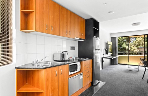 Parramatta Apartment | Sleek 1-Bed by Jubilee Park with Pool