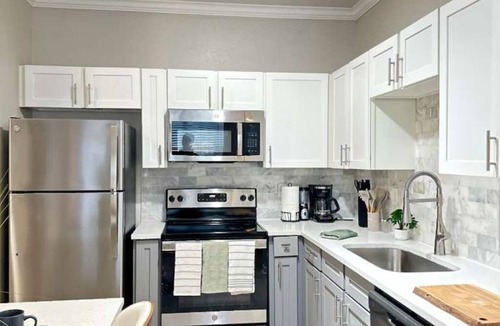 Alden Bridge Apartment | Sleek 1BR Magnolia Near The Woodlands