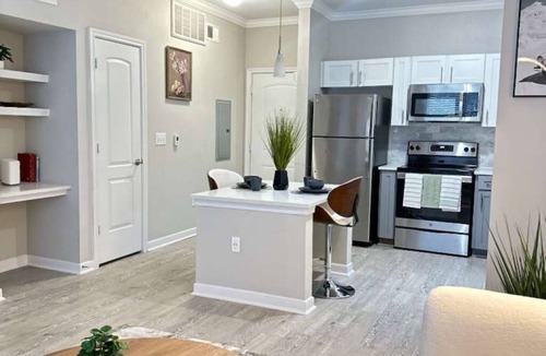 Alden Bridge Apartment | Sleek 1BR Magnolia Near The Woodlands
