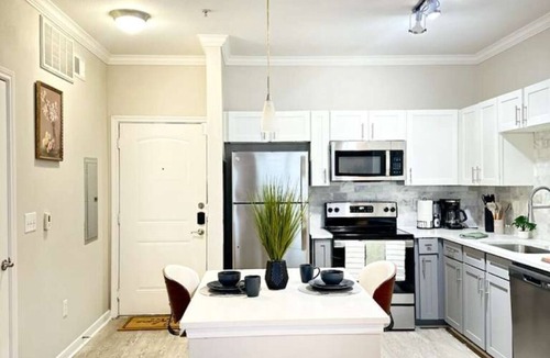 Alden Bridge Apartment | Sleek 1BR Magnolia Near The Woodlands