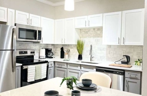 Alden Bridge Apartment | Sleek 1BR Magnolia Near The Woodlands